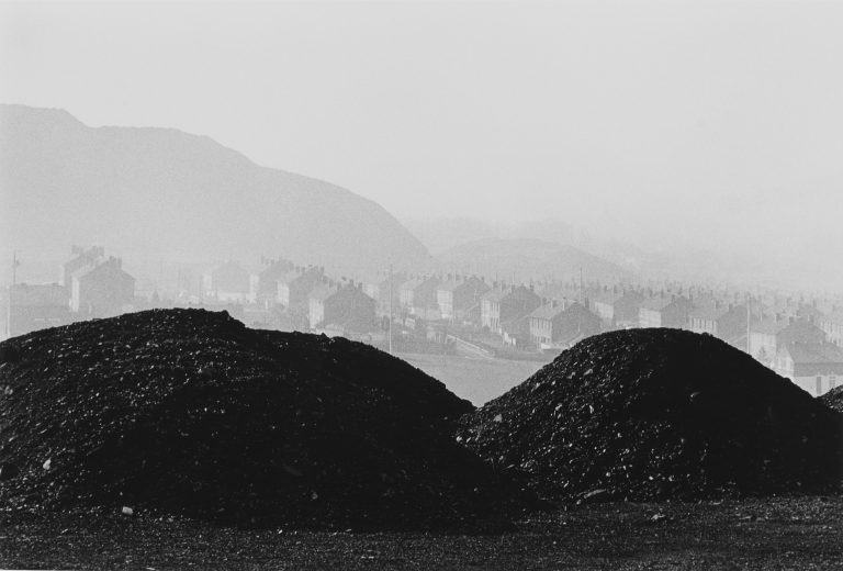 J-P Gison, "Paysages industriels", 1984, tirage exécuté sur papier bromure et viré au sélénium, 17,8 x 26,7 cm